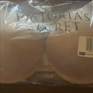 Victoria’s Secret Demi push up bra